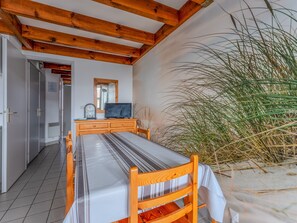Dining - Spacious Duplex for 6, 300m from Ocean, 2 Bedrooms, South Balcony (Biscarrosse Plage)