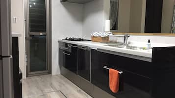 Private Vacation Home | Private kitchenette | Fridge, microwave, cookware/dishes/utensils
