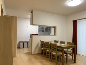 Casa, 3 habitaciones | Servicio a la habitación