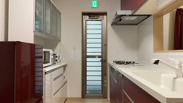 3 Bedroom House | Private kitchenette | Fridge, microwave, stovetop, electric kettle