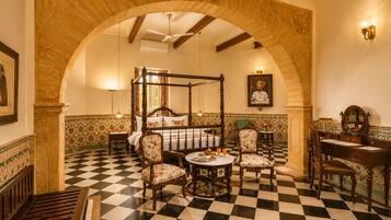 Ropa de cama de alta calidad y minibar