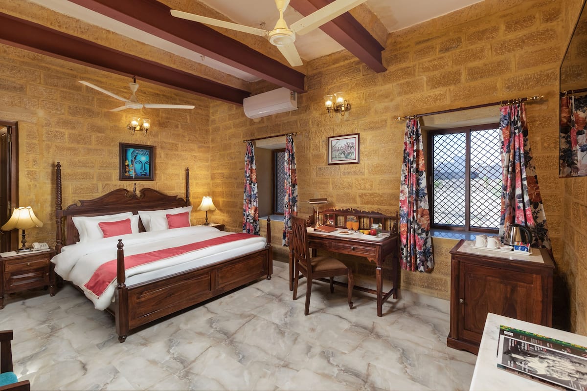Quarto luxo | Roupas de cama premium, frigobar, cofres nos quartos, escrivaninha