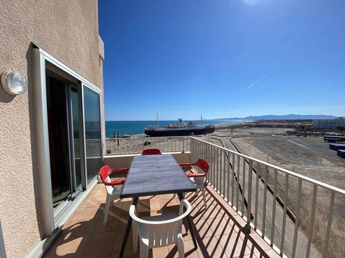 Studio lumineux 4 personnes avec vue mer, parking privé