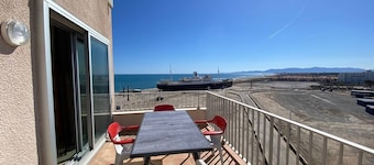 Bright studio for 4 people with sea view, private parking