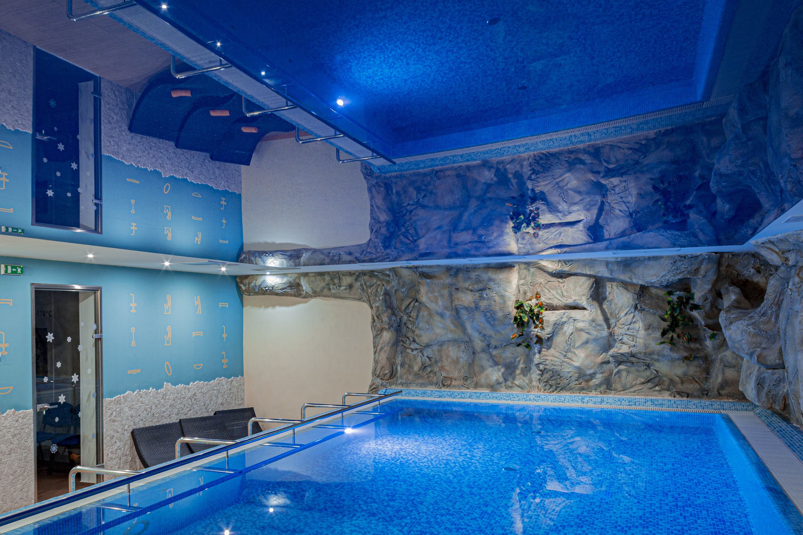 Sauna, hydrotherapy, aromatherapy, body wraps, 1 treatment room