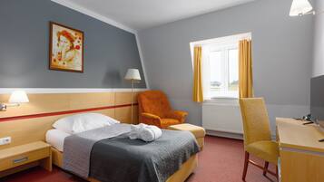 Single Room | In-room safe, desk, blackout drapes, soundproofing