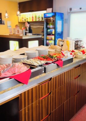 Daily continental breakfast (EUR 18 per person) - KurHotel Brussel (Frantiskovy Lazne)