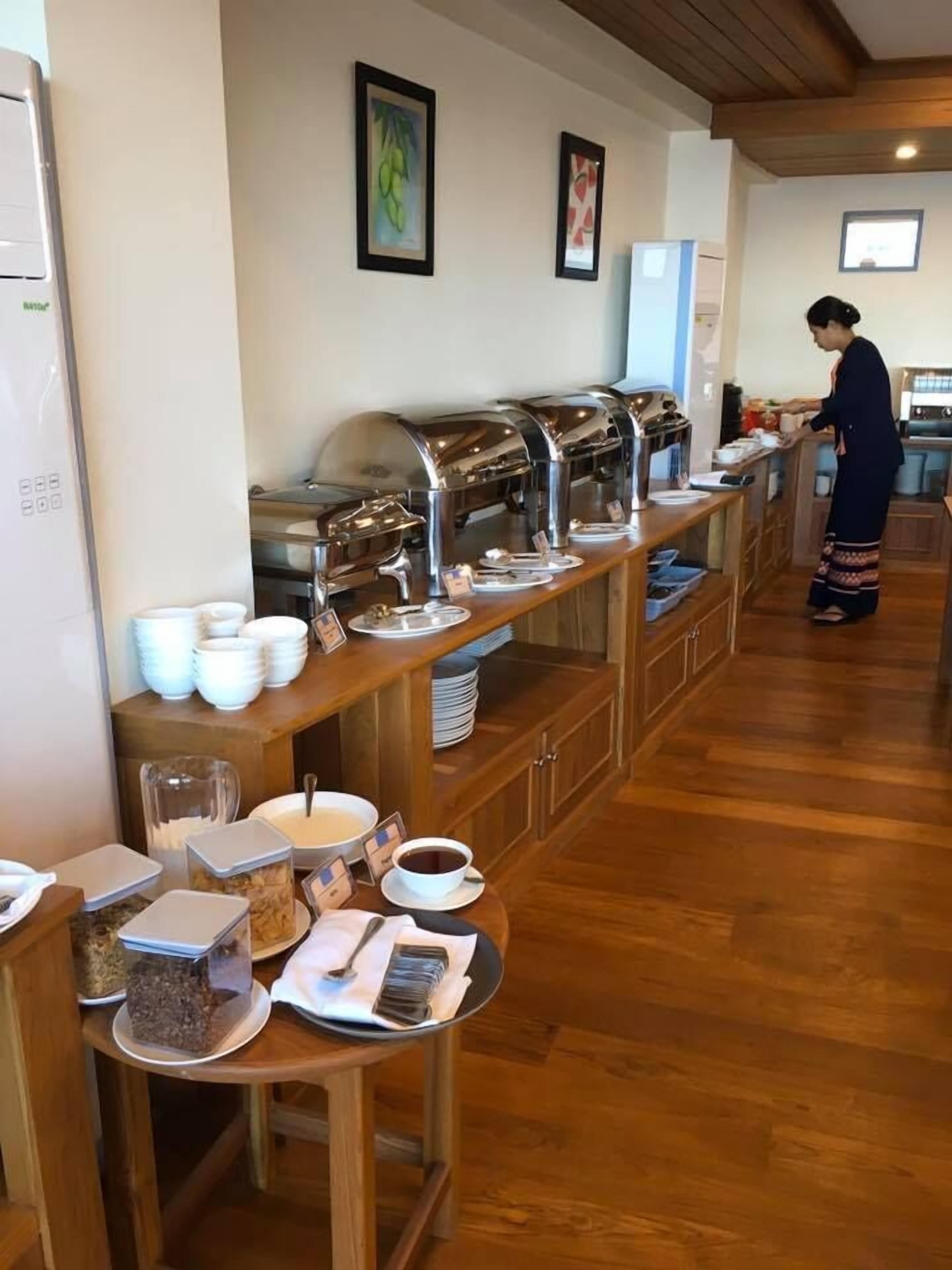 Daily buffet breakfast for a fee