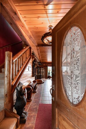 تفاصيل الفندق من الداخل