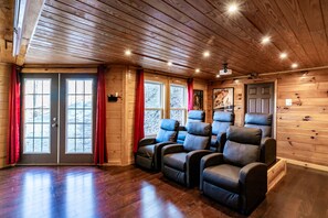 Living room - SmokyStays Swiss Cottage Chalet (Gatlinburg)