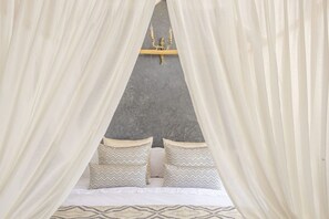 Suite, bassengutsikt (TIGMI) | Sengetøy i egyptisk bomull, sengetøy av topp kvalitet og safe på rommet