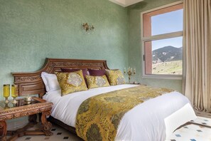 Rum - utsikt mot bergen (TAMOU) | Egyptiska bomullslakan och sängtillbehör av högsta kvalitet