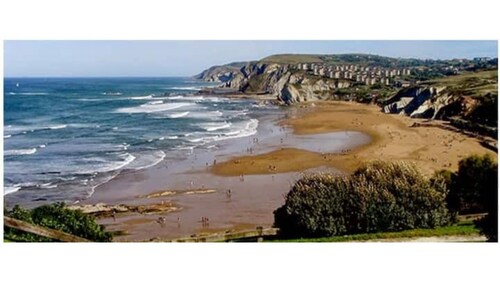 Aliga Etxea. Beach and Mountain Village.