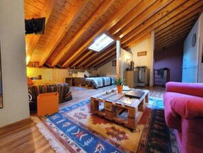 4 bedrooms, iron/ironing board, travel crib, free WiFi