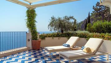 Deluxe-Suite, Terrasse | Bettwäsche aus ägyptischer Baumwolle, hochwertige Bettwaren