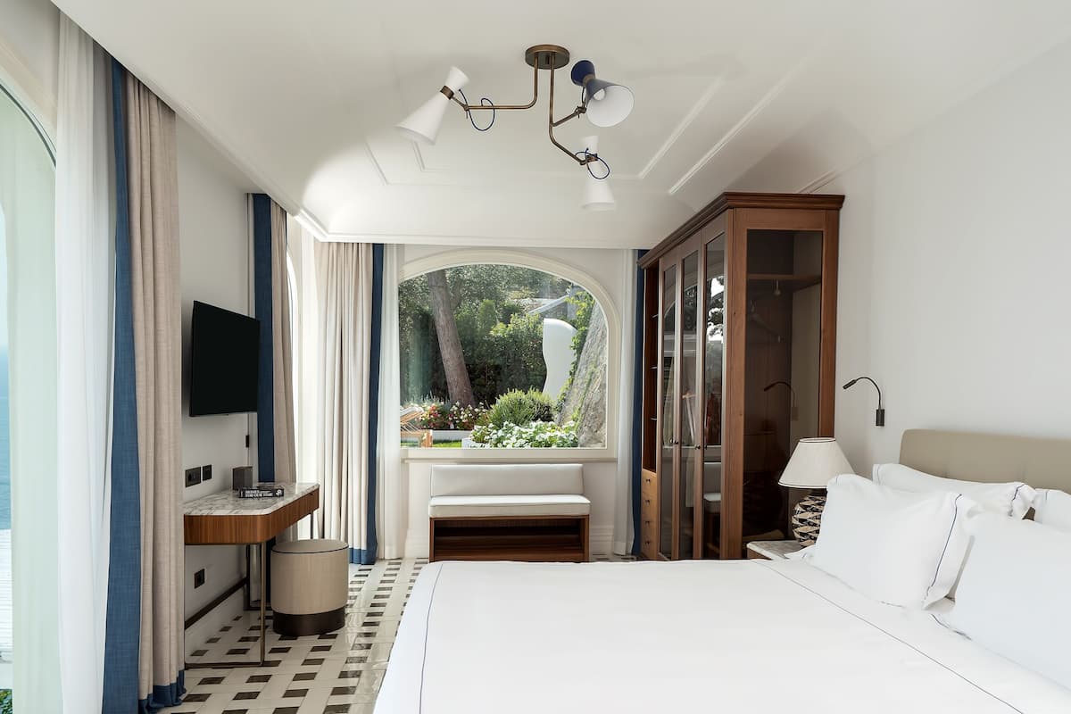 Suite, Sea View, Corner | Egyptian cotton sheets, premium bedding, down duvets, memory-foam beds