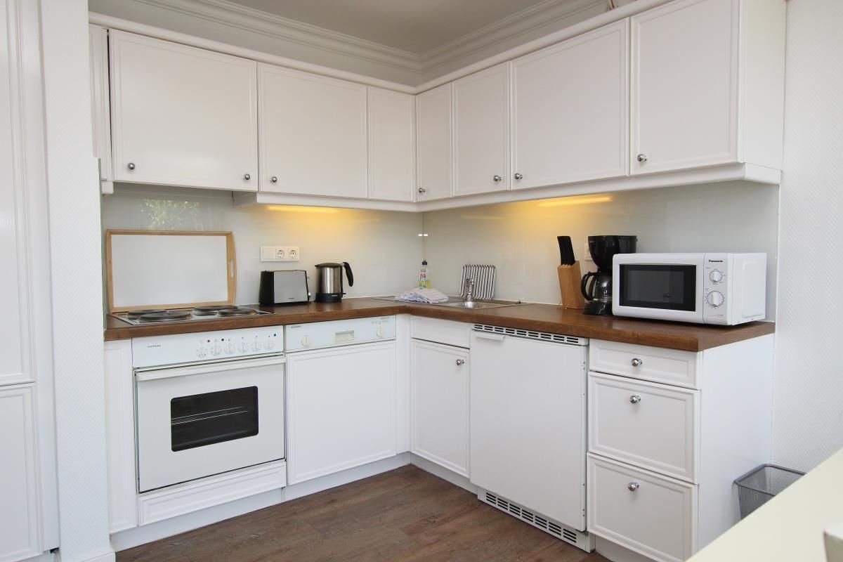 Kjøleskap og mikrobølgeovn