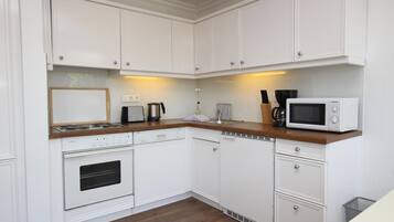 Fridge, microwave