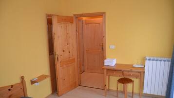 Chambre Double, balcon, vue jardin | Coin séjour