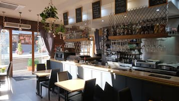 Bar (en el alojamiento)