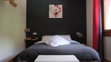 Habitación estándar doble | Escritorio, espacio para trabajar con un portátil, cortinas opacas