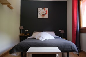 Standard Double Room | Desk, laptop workspace, blackout curtains, free WiFi - Hotel Arbre de Neu (Encamp)