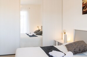 1 slaapkamer, een strijkplank/strijkijzer, gratis wifi, beddengoed