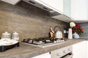 Refrigerador, horno, parrilla de estufa y lavavajillas