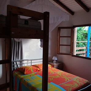 2 chambres, fer et planche à repasser, accès au Wi-Fi (inclus)