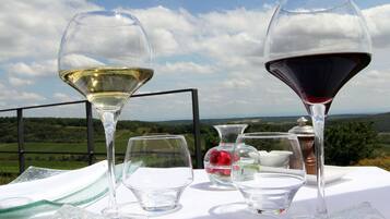 Se sirven cenas y cocina local