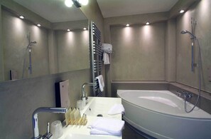 Suite (King Size) | Baño | Secadora de cabello, batas, toallas, jabón