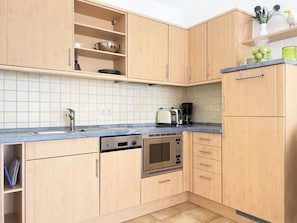 Køleskab, mikrobølgeovn, ovn, opvaskemaskine