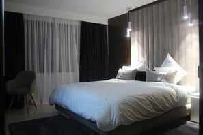Deluxe-Apartment, 2 Schlafzimmer | 2 Schlafzimmer, hochwertige Bettwaren, Daunenbettdecken