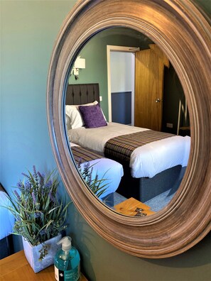 Twin Room | Free WiFi, bed sheets