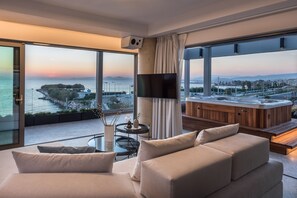 Exclusive Suite, 2 Bedrooms, Hot Tub, Sea View (Solen C1) | Living area