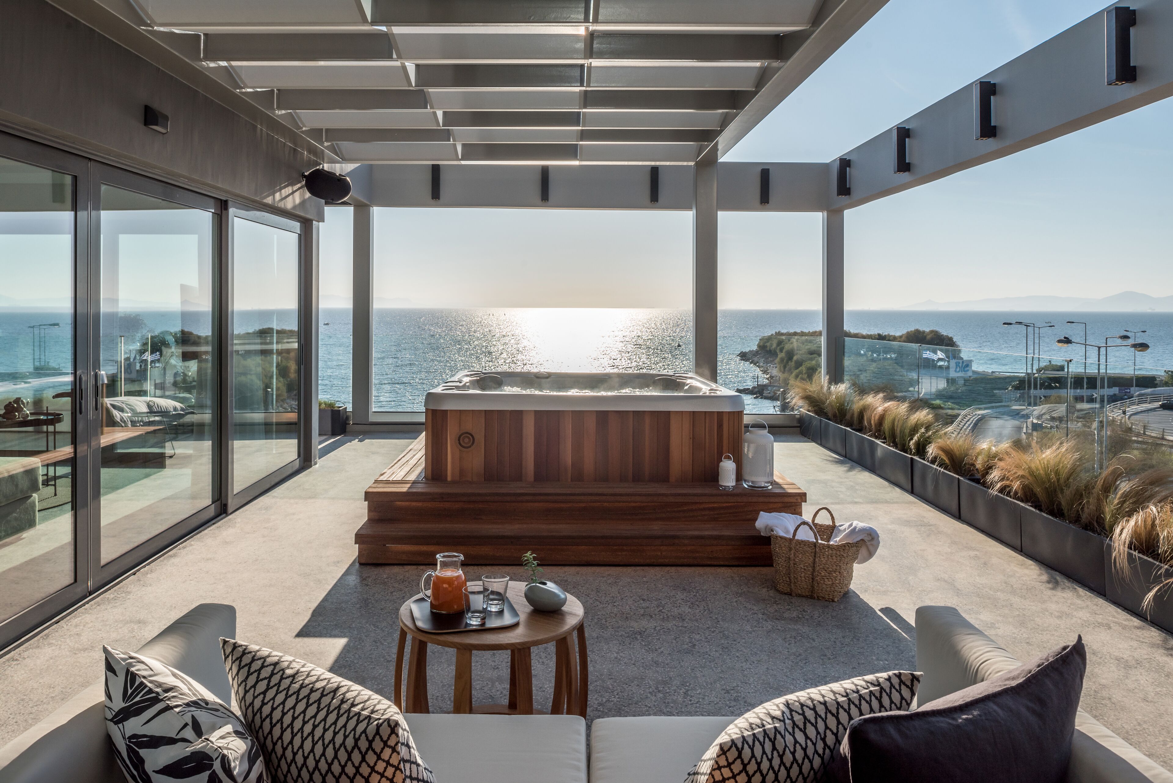 エクスクルーシブ スイート 2 ベッドルーム スパ浴槽 シービュー (Solen C1) | テラス / パティオ