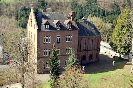 Detalhe da fachada. Stiftsberg Bildungs und Freizeitzentrum