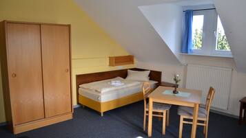 Driepersoonskamer | Gratis wifi, beddengoed, rolstoeltoegang