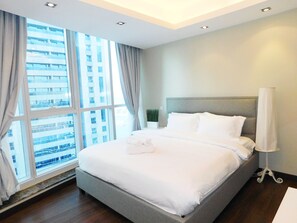 3 bedrooms, desk, iron/ironing board, free WiFi - Luton Vacation Home The Torch (Dubai)