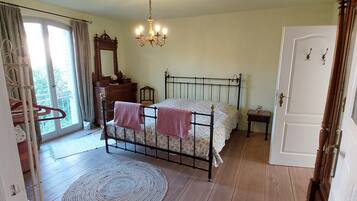 2 Schlafzimmer, Bügeleisen/Bügelbrett, kostenloses WLAN