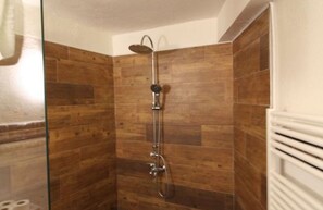 Shower, hair dryer, towels, toilet paper - Rural houses Los Algarrobales- Hidden Paradise House 2 (Ronda)