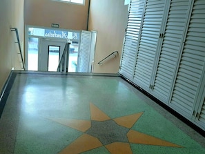 المنشأة من الداخل