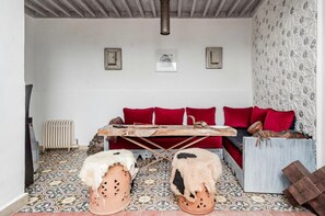 Apartamento, 2 quartos | Área de estar