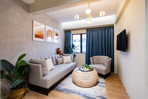 書桌、熨斗/熨衫板