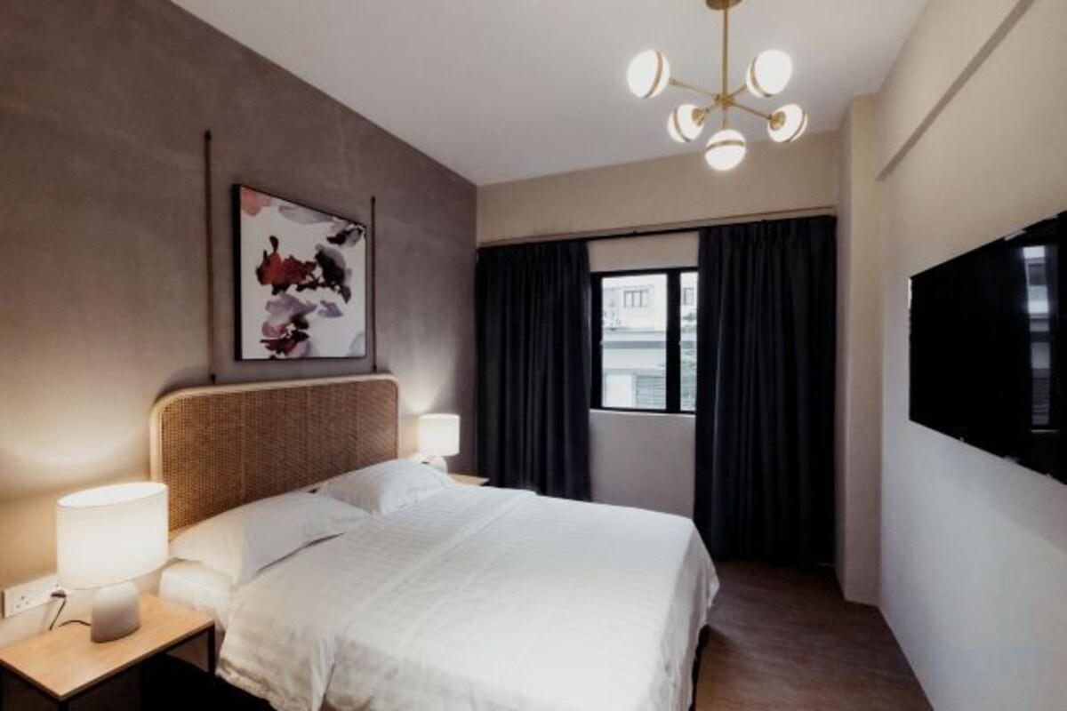Standard Queen Room