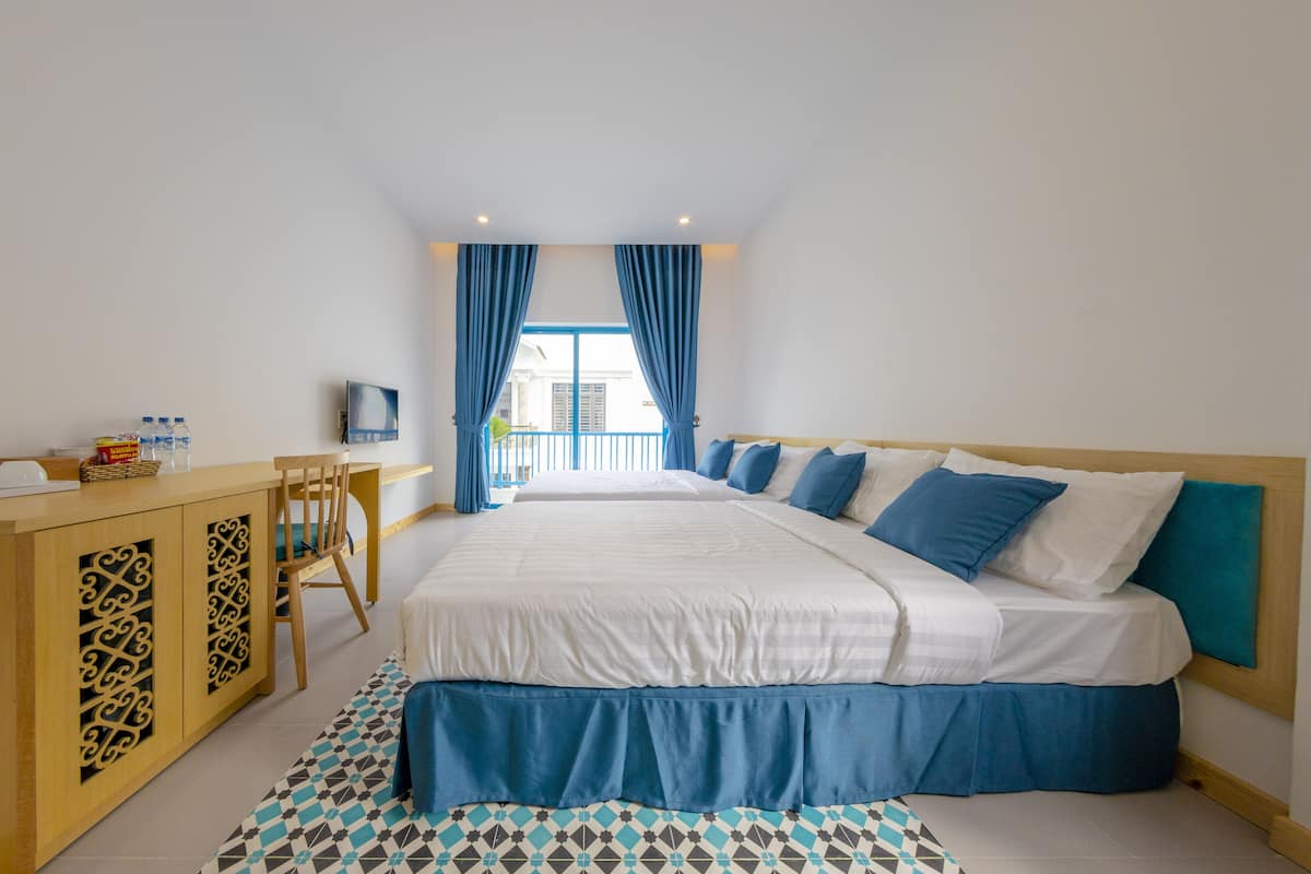 Family Room, Balcony | Minibar, desk, free WiFi