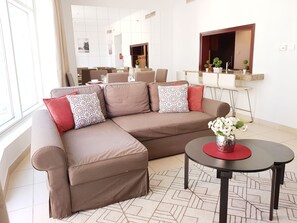 Deluxe-Apartment | Wohnzimmer | LCD-Fernseher