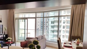 Deluxe Apartment | Living room - Luton Vacation Home Burj Views (Dubai)