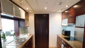Deluxe Apartment | Private kitchen - Luton Vacation Home Burj Views (Dubai)