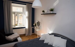 Appartamento Comfort | 2 camere, una scrivania, postazione laptop, ferro/asse da stiro